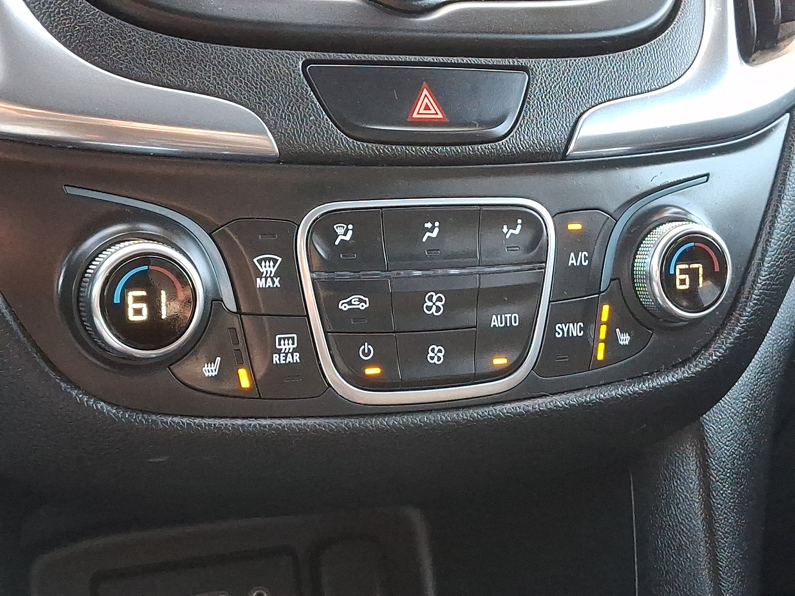 Used 2020 Chevrolet Equinox LT AWD/4WD image 16