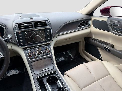 Used 2018 Lincoln Continental Select w/ Continental Climate Package image 24