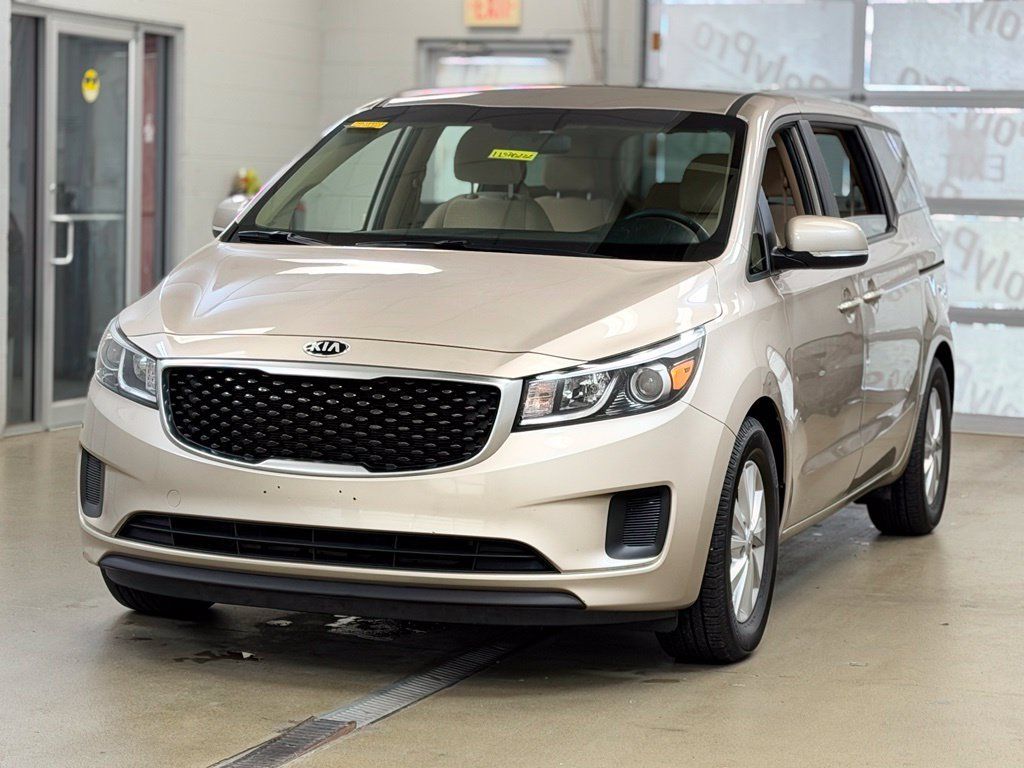 Used 2017 Kia Sedona LX FWD image 3