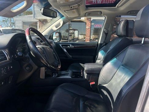 Used 2016 Lexus GX 460 w/ Premium Package AWD/4WD image 5