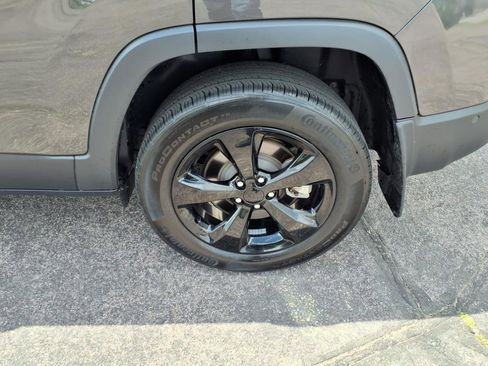 Used 2023 Jeep Cherokee Altitude Lux image 21