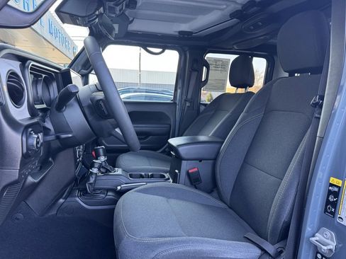 Used 2024 Jeep Gladiator Sport image 5