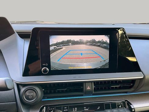 Used 2024 Toyota Prius XLE FWD image 30