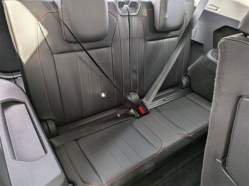 Used 2024 Volkswagen Tiguan SE image 29