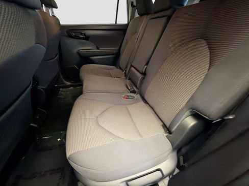 Used 2023 Toyota Highlander LE AWD/4WD image 13