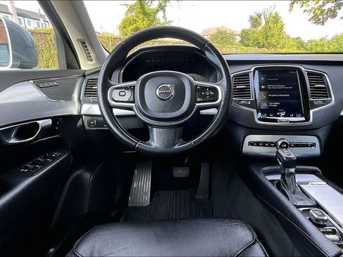 Used 2018 Volvo XC90 T6 Momentum w/ Convenience Package AWD/4WD image 5