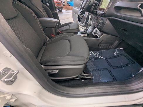 Certified 2022 Jeep Renegade Altitude w/ Convenience Group image 13