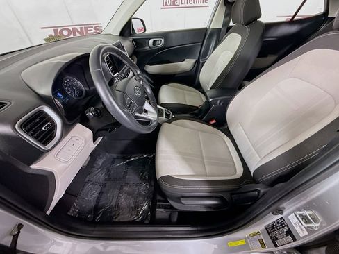 Used 2020 Hyundai Venue SEL w/ Convenience + Premium Package FWD image 25