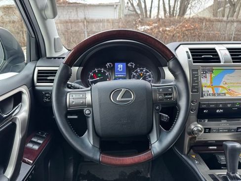 Used 2019 Lexus GX 460 image 10