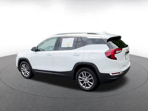 Used 2024 GMC Terrain SLT AWD/4WD image 10