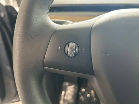 Used 2024 Tesla Model Y Long Range RWD image 41