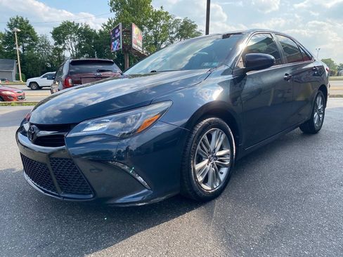 Used 2015 Toyota Camry SE FWD image 7