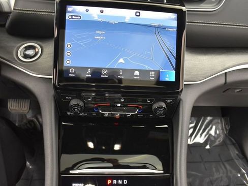 Used 2024 Jeep Grand Cherokee Limited image 12