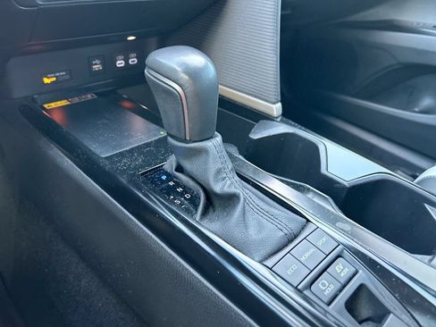 Used 2025 Toyota Camry SE FWD image 27