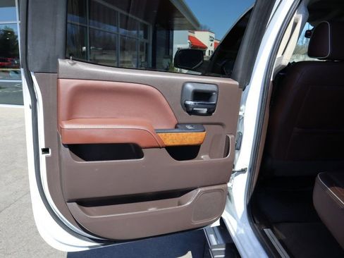 Used 2018 Chevrolet Silverado 1500 High Country image 18