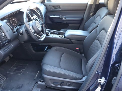 Used 2024 Nissan Pathfinder SV AWD/4WD image 16
