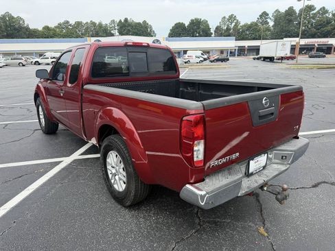 Used 2015 Nissan Frontier SV RWD image 8