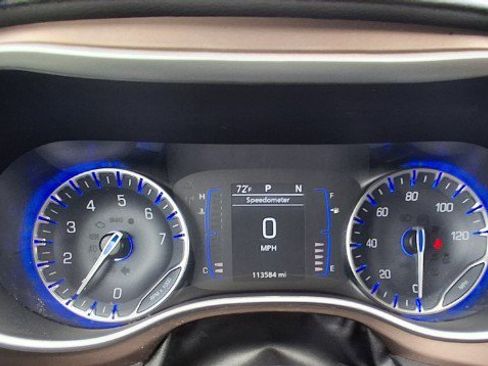 Used 2020 Chrysler Voyager L FWD image 12
