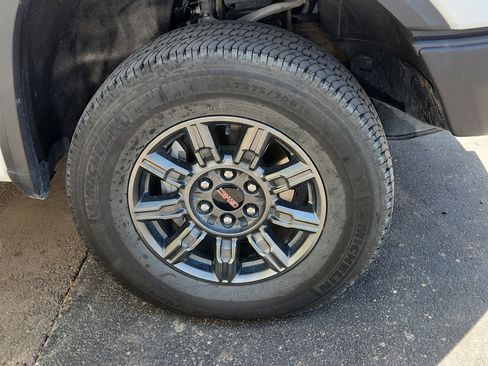Used 2024 GMC Sierra 1500 AT4X AWD/4WD image 5