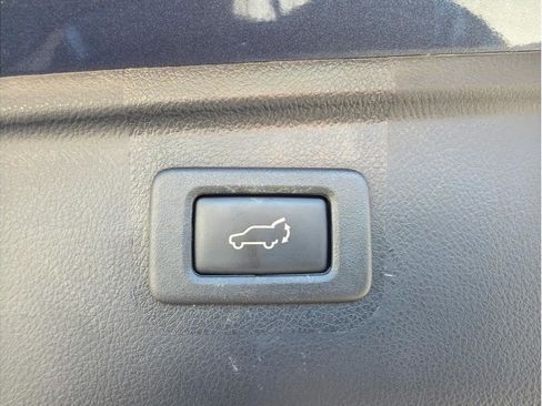 Used 2017 Subaru Outback 2.5i Limited w/ Popular Package #5 image 8