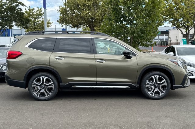 Used 2025 Subaru Ascent Touring AWD/4WD image 3