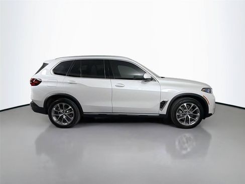 New 2026 BMW X5 xDrive40i w/ Climate Comfort Package AWD/4WD image 4