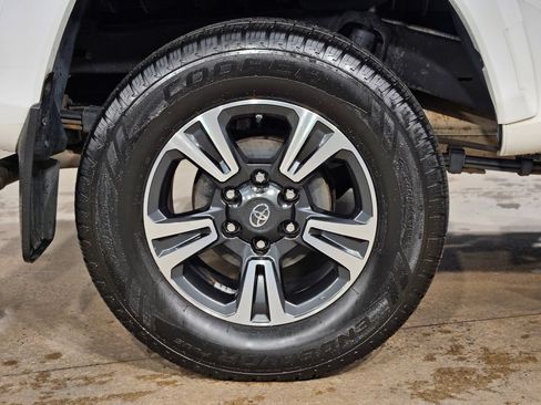 Used 2019 Toyota Tacoma TRD Sport AWD/4WD image 17