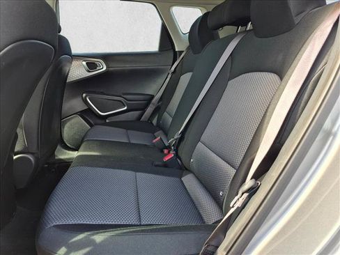 Used 2025 Kia Soul LX w/ LX Technology Package FWD image 12