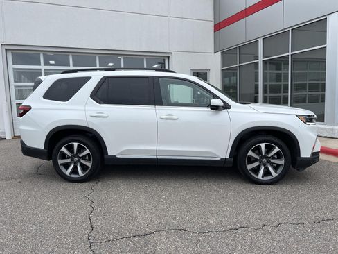 Used 2025 Honda Pilot Elite image 30
