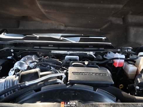 Used 2025 Chevrolet Silverado 2500 ZR2 w/ Technology Package image 34