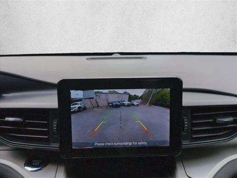 Used 2022 Ford Explorer XLT RWD image 13