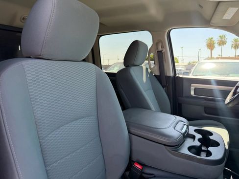 Used 2017 RAM 2500 SLT AWD/4WD image 32