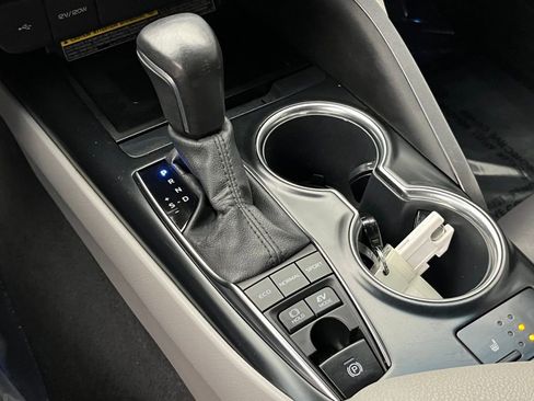 Used 2020 Toyota Camry XLE image 15