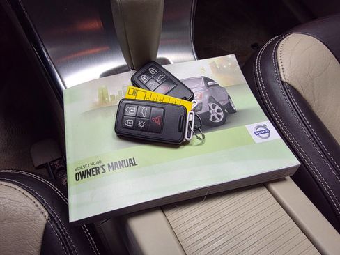 Used 2012 Volvo XC60 T6 R-Design image 24