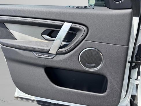 Used 2025 Land Rover Discovery Sport Dynamic SE image 32