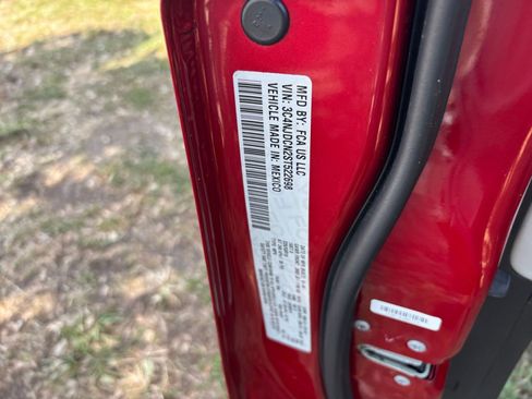 Used 2025 Jeep Compass Limited image 29