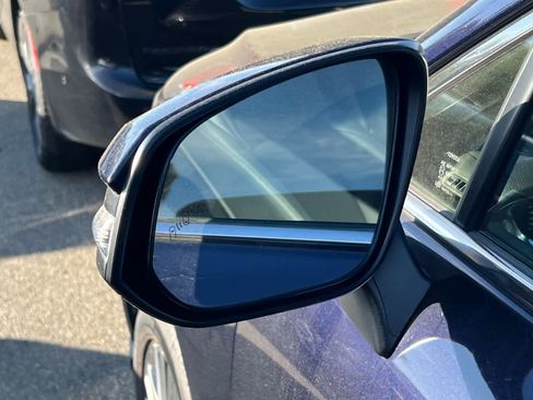 Used 2023 Toyota Venza XLE image 8