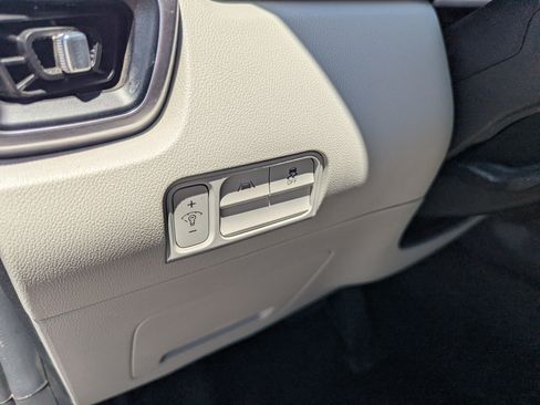 Used 2022 Kia Sorento S FWD image 22