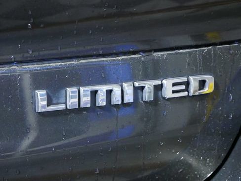 Certified 2024 Jeep Grand Cherokee L Limited AWD/4WD image 9