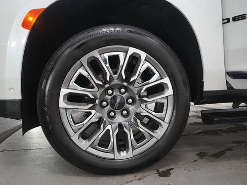 Used 2023 GMC Yukon XL Denali Ultimate AWD/4WD image 33