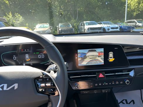 New 2026 Kia Niro EX FWD image 33