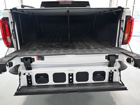 Used 2023 GMC Sierra 1500 AT4 w/ Technology Package AWD/4WD image 8