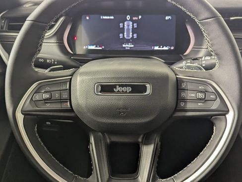 New 2025 Jeep Grand Cherokee Altitude image 20