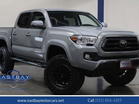 Used 2020 Toyota Tacoma SR5 w/ Technology Package AWD/4WD image 1