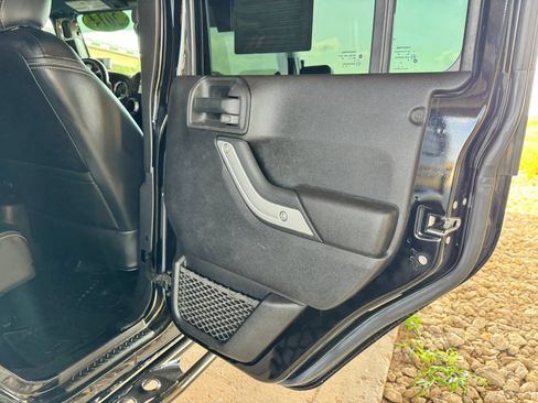 Used 2014 Jeep Wrangler Unlimited Sahara w/ Connectivity Group AWD/4WD image 24