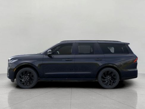 New 2026 Lincoln Navigator Reserve w/ Jet Appearance Package AWD/4WD image 3