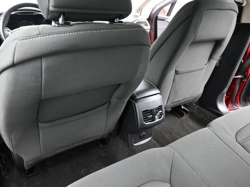 Used 2019 Ford Fusion SE FWD image 26