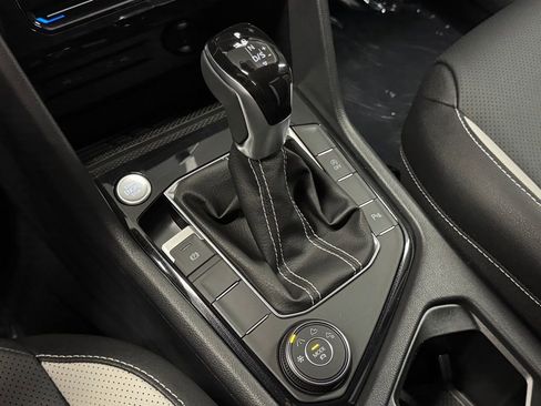 New 2025 Volkswagen Taos SEL image 11