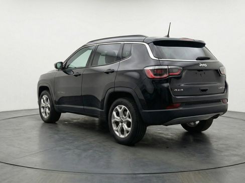 Used 2025 Jeep Compass Latitude image 6