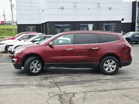 Used 2017 Chevrolet Traverse LT FWD image 3
